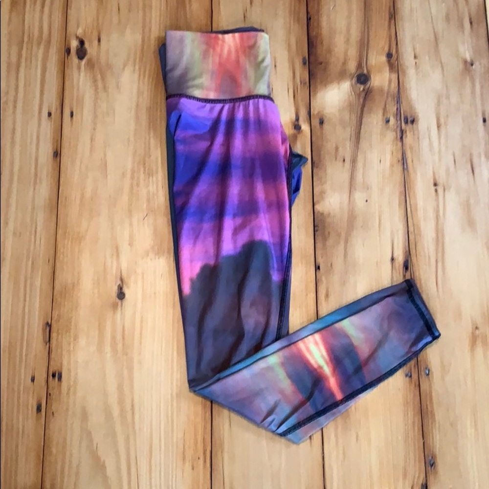 Teeki sunset leggings size small